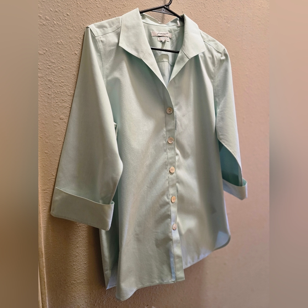 Foxcroft Green Casual Button Down Shirt with Subtle Elegance